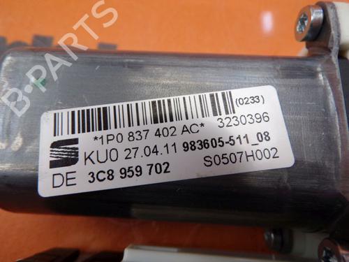 Right front window motor SEAT LEON (1P1) 1.4 TSI | BP24412213E20 
