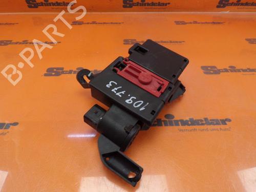 Used Ignition distributor AUDI Q7 (4MB, 4MG, 4MQ) 3.0 TDI quattro (272 hp) 33150257