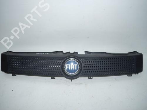 Calandre FIAT PANDA (169_) 1.1 (169.AXA1A) (54 hp) 33141390