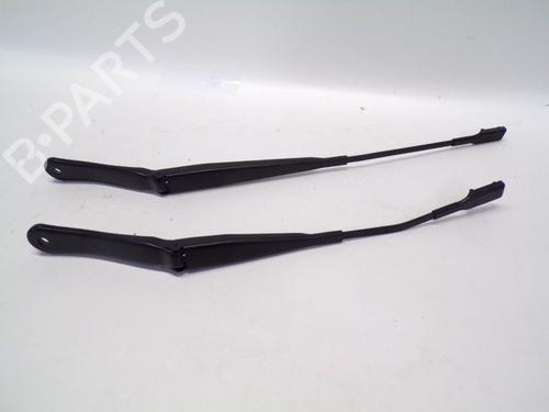Used Front windshield wiper arm BMW X2 (F39) sDrive 18 i (140 hp) 24389203