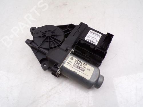 Vindusheismotor høyre foran VW TOURAN (1T1, 1T2) 1.4 TSI (140 hp) 32673167