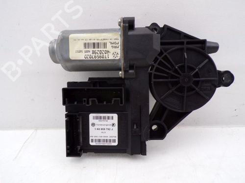 Vindusheismotor høyre foran SKODA OCTAVIA II Combi (1Z5) 1.9 TDI (105 hp) 32841560