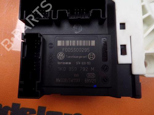 Right front window motor SEAT LEON (1P1) 2.0 TDI | BP21531383E20 