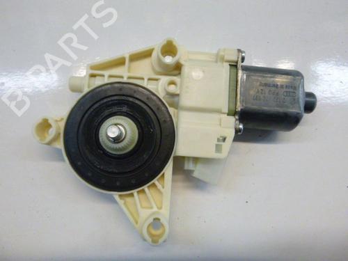 Used Right front window motor Right front window motor MERCEDES-BENZ B-CLASS Sports Tourer (W246, W242) B 200 (246.243) (156 hp) 33142275 33142275