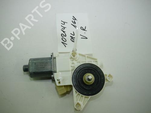 Used Right front window motor Right front window motor MERCEDES-BENZ M-CLASS (W164) ML 320 CDI 4-matic (164.122) (224 hp) 33140419 33140419