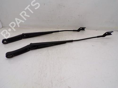 Used Front windshield wiper arm VW TIGUAN (5N_) 1.4 TSI (122 hp) 32840514