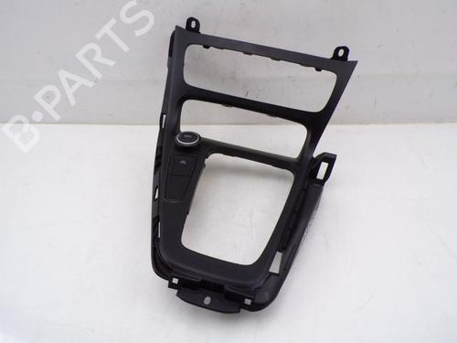 Used Middle console FORD FOCUS III Turnier 1.0 EcoBoost (125 hp) 32838818