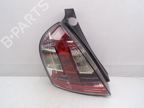 Feu arrière gauche FIAT STILO (192_) 1.4 16V (90 hp) 32840876