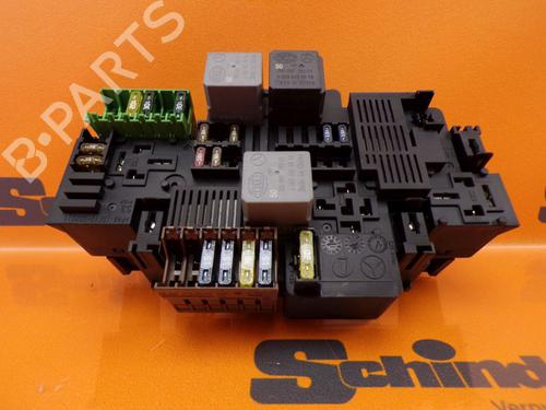 Used Fuse box MERCEDES-BENZ E-CLASS (W213) E 220 d (213.004) (194 hp) 32641174