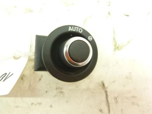 switch-jaguar-f-pace-x761-2015-32640007 main image