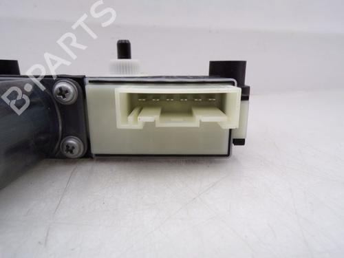 Left front window motor BMW 1 (F40) 118 i | BP33156832E21 - Image 3