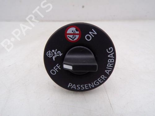 Used Switch RENAULT ARKANA I (LCM_, LDN_) 1.3 TCe 140 (LDN0) (140 hp) 33157335