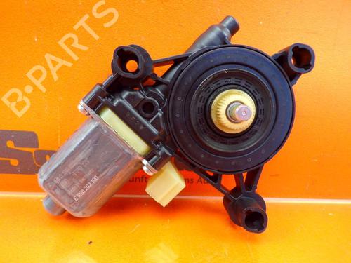 Motor elevalunas delantero derecho SEAT LEON (5F1) 1.4 TSI (150 hp) 32830039