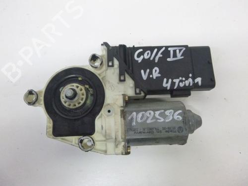 Vindusheismotor høyre foran VW GOLF IV (1J1) 1.6 (100 hp) 33140616