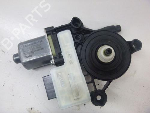 Used Right rear window motor SKODA OCTAVIA III Combi (5E5, 5E6) 2.0 TDI (150 hp) 32635885