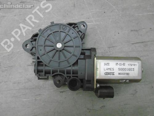 Moteur de lève-vitre avant droit FIAT STILO (192_) 1.6 16V (192_XB1A) (103 hp) 33138597