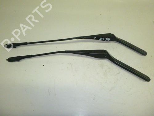 Used Front windshield wiper arm BMW 1 Convertible (E88) 120 d (177 hp) 24386186
