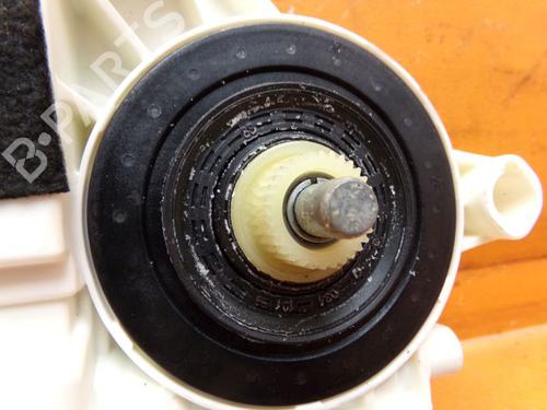 Right front window motor VW GOLF V Variant (1K5) 1.9 TDI | BP33152162E20 - Image 3