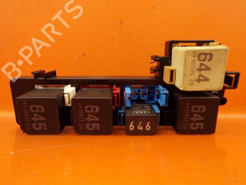 Used Fuse box VW GOLF VI (5K1) 1.2 TSI (105 hp) 24390481