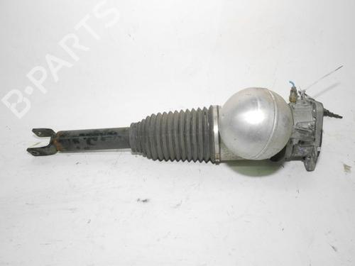 Used Right rear shock absorber Right rear shock absorber VW PHAETON (3D1, 3D2, 3D3, 3D4, 3D6, 3D7, 3D8, 3D9) 3.0 V6 TDI 4motion (224 hp) 33139769 33139769