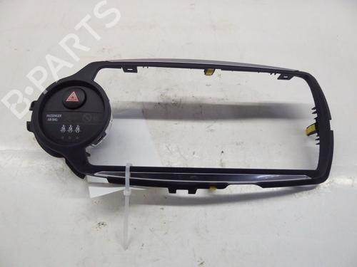 Used Warning switch TOYOTA YARIS (_P13_) 1.5 Hybrid (NHP130_, NHP130) (101 hp) 24386689