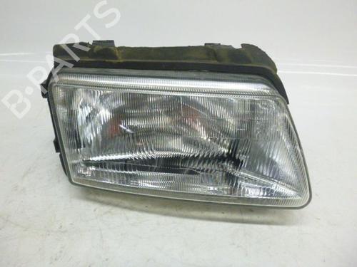 Used Right headlight AUDI A4 B5 Avant (8D5) 2.6 (150 hp) 33142895