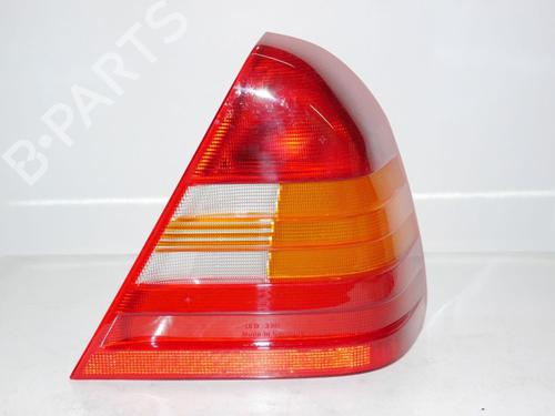 Feu arrière droit MERCEDES-BENZ C-CLASS (W202) C 240 (202.026) (170 hp) 33142024