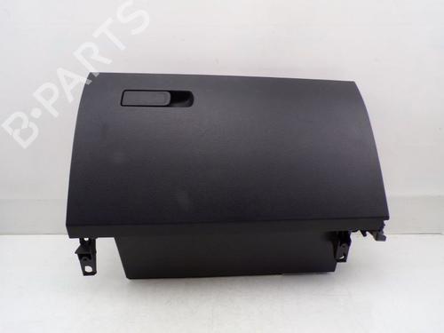 Hanskerom MERCEDES-BENZ CLA Shooting Brake (X118) CLA 180 (118.684) (136 hp) 32840549