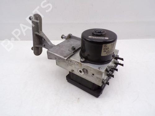 Used ABS pump MERCEDES-BENZ C-CLASS (W203) C 180 Kompressor (203.046) (143 hp) 32025961