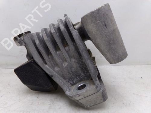 Used Engine mount Engine mount JEEP CHEROKEE (KL) 2.2 CRD 4x4 (200 hp) 33155473 33155473