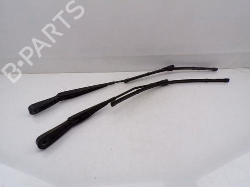 Vindspejlsviskerarm MERCEDES-BENZ CLA Shooting Brake (X118) CLA 180 (118.684) (136 hp) 33157236