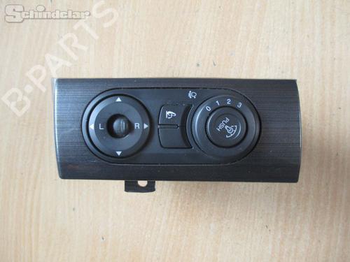 Used Headlight switch CHEVROLET CAPTIVA (C100, C140) 2.0 D 4WD (150 hp) 23507359