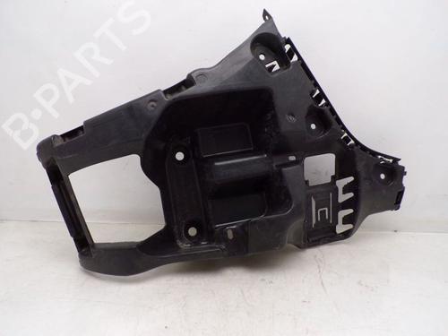 Kofangerbeslag bag BMW 1 (F40) 118 i (136 hp) 32840681