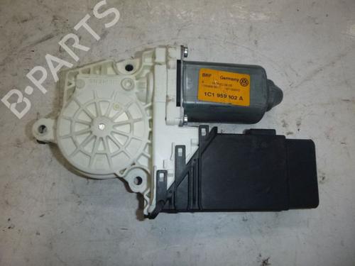 Vindusheismotor høyre foran VW GOLF IV (1J1) 1.9 TDI (101 hp) 33139811