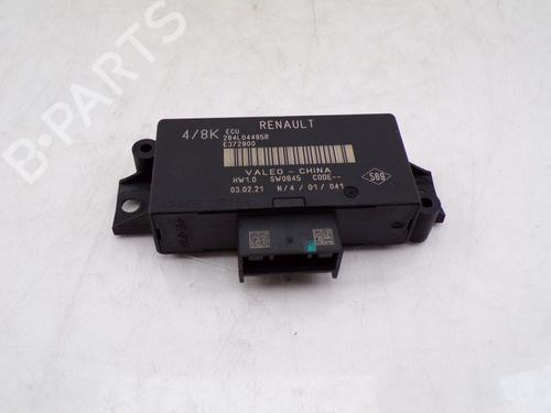 control-unit-renault-arkana-i-lcm_-ldn_-2019-32840114 main image