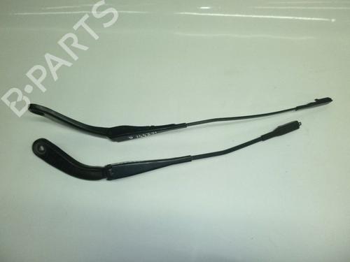 Used Front windshield wiper arm BMW 3 Touring (F31) 318 d (143 hp) 24386478