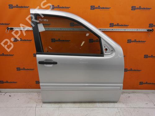 Used Right front door Right front door MERCEDES-BENZ M-CLASS (W163) ML 270 CDI (163.113) (163 hp) 33151393 33151393