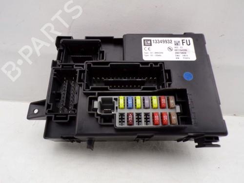 Used Fuse box OPEL MERIVA B MPV (S10) 1.4 (75) (140 hp) 29644801