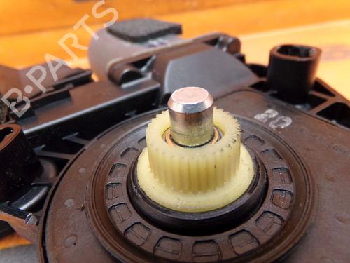 Right front window motor VW POLO IV Saloon (9A4, 9A2, 9N2, 9A6) 1.4 | BP33684677E20  - Image 5