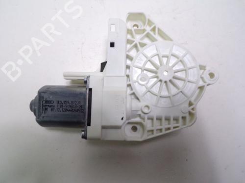 Right rear window motor AUDI Q5 (8RB) 2.0 TFSI quattro | BP24389025E22 