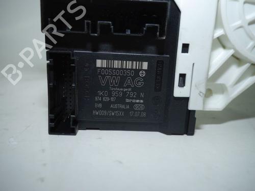 Right front window motor VW GOLF V Variant (1K5) 1.9 TDI | BP33141788E20 - Image 3