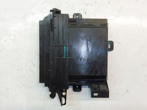 Used Comfort control module Comfort control module TESLA MODEL X (5YJX) P90D AWD (772 hp) 34412185 34412185