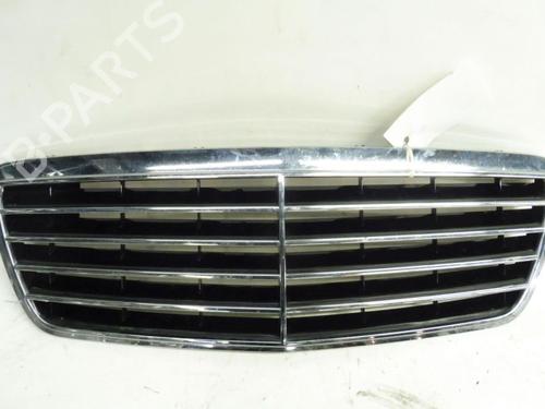 Grill MERCEDES-BENZ E-CLASS T-Model (S210) E 320 T CDI (210.226) (197 hp) 33141297