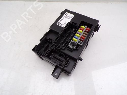 Sikringsdose OPEL MERIVA B MPV (S10) 1.4 (75) (120 hp) 31260878