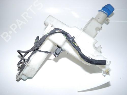 Used Windscreen washer tank VW POLO (9N_, 9A_) 1.4 TDI (70 hp) 24381257