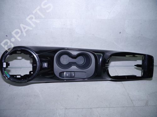 Middenconsole NISSAN JUKE (F16_) DIG-T 117 (117 hp) 32828404
