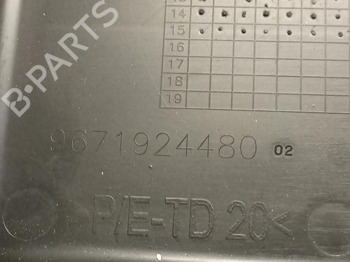 Fuse box PEUGEOT 208 I (CA_, CC_) | BP17247146E1