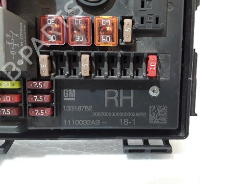 Fuse box OPEL ASTRA J (P10) | BP17296110E1