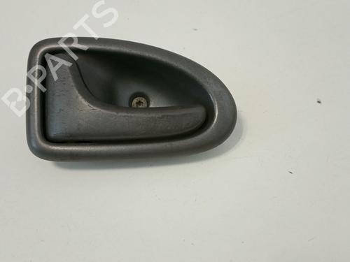 Maneta interior delantera izquierda RENAULT MEGANE I Coach (DA0/1_) [1996-2003]  17251797