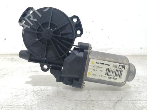 Used Left rear window motor HYUNDAI SANTA FÉ II (CM) [2005-2015]  17302719